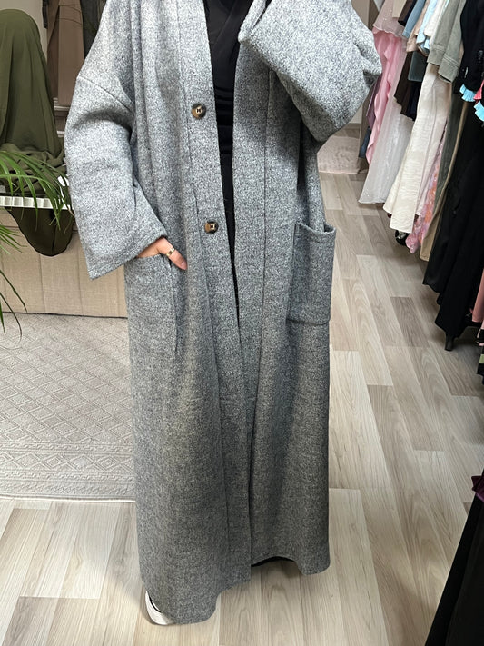 Wintermantel in Grau – langer Mantel mit Knöpfen & Taschen – Sheylin Vienna