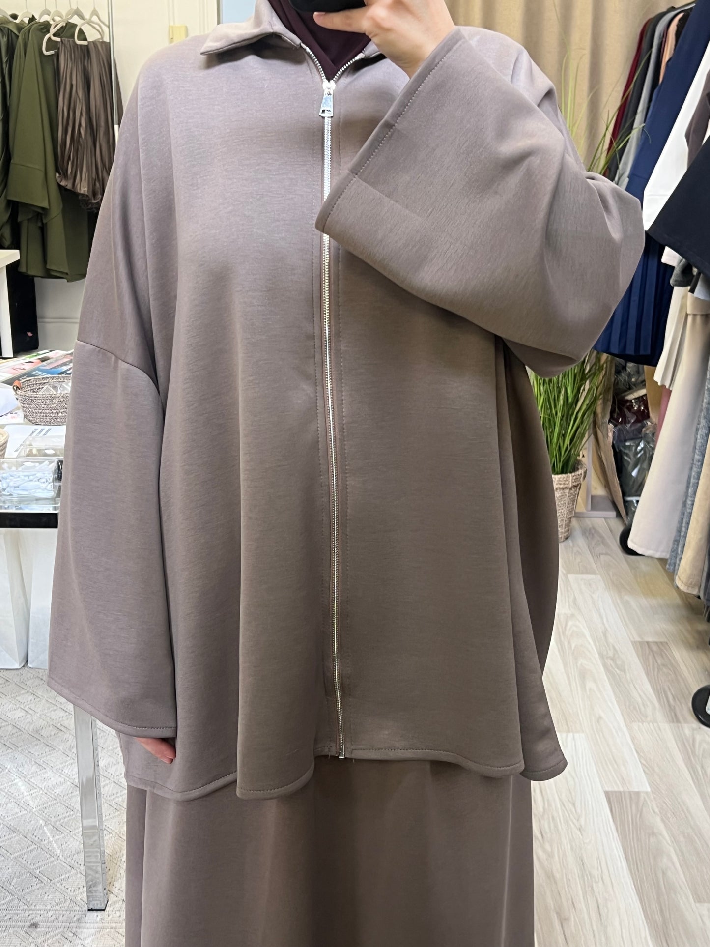 Viskose jacke mit Reißverschluss in taupe