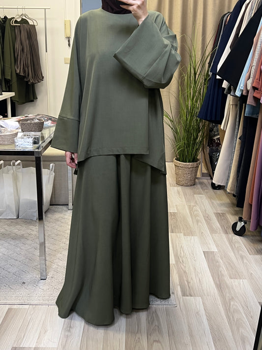 Lockeres 2-teiliges Set in Olive Green mit weitem Oberteil und elastischem Maxirock – Sheylin Vienna Modest Fashion