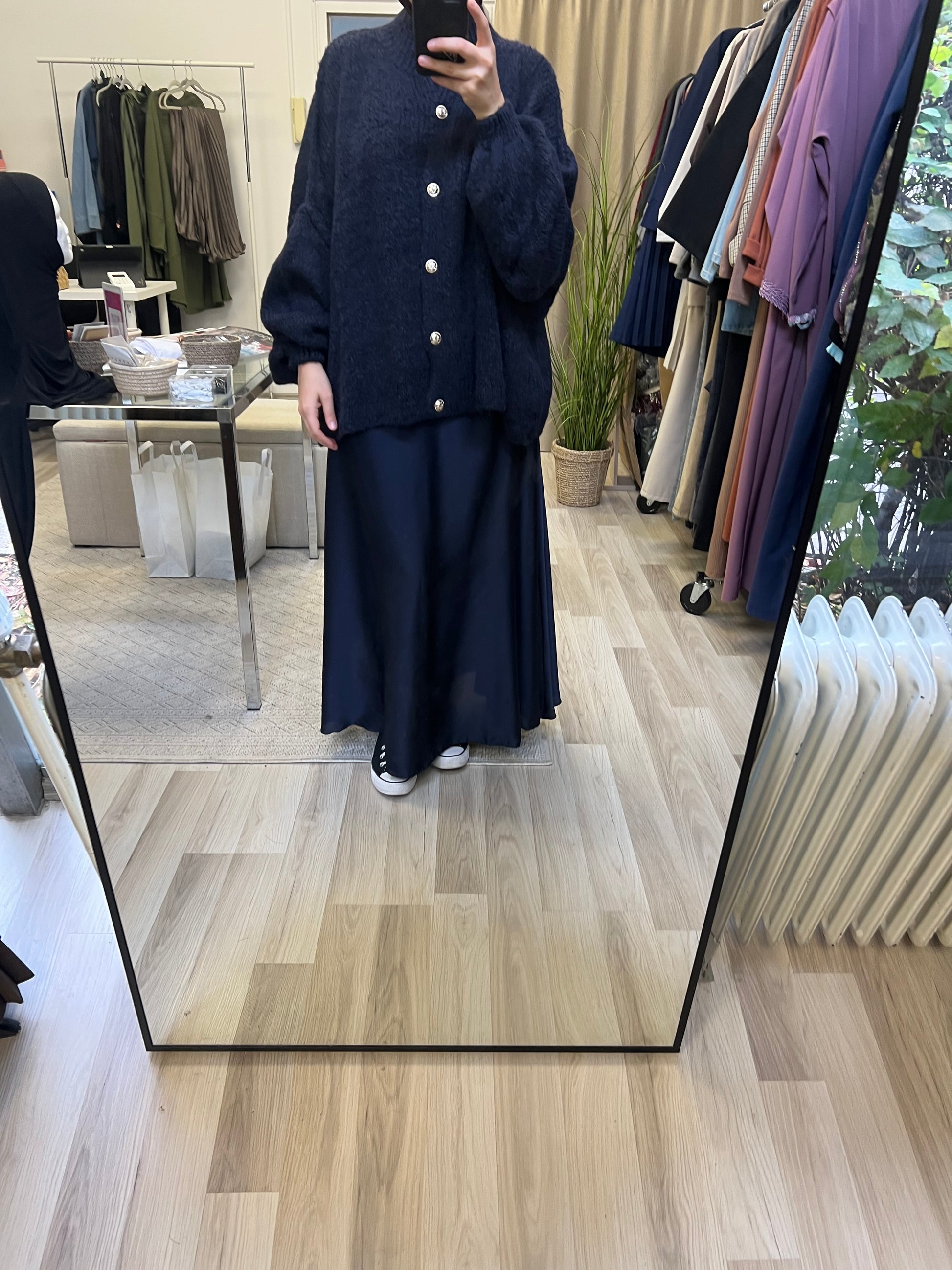 Oversized cardigan strick mit goldenen knöpfen, sheylin abaya wien