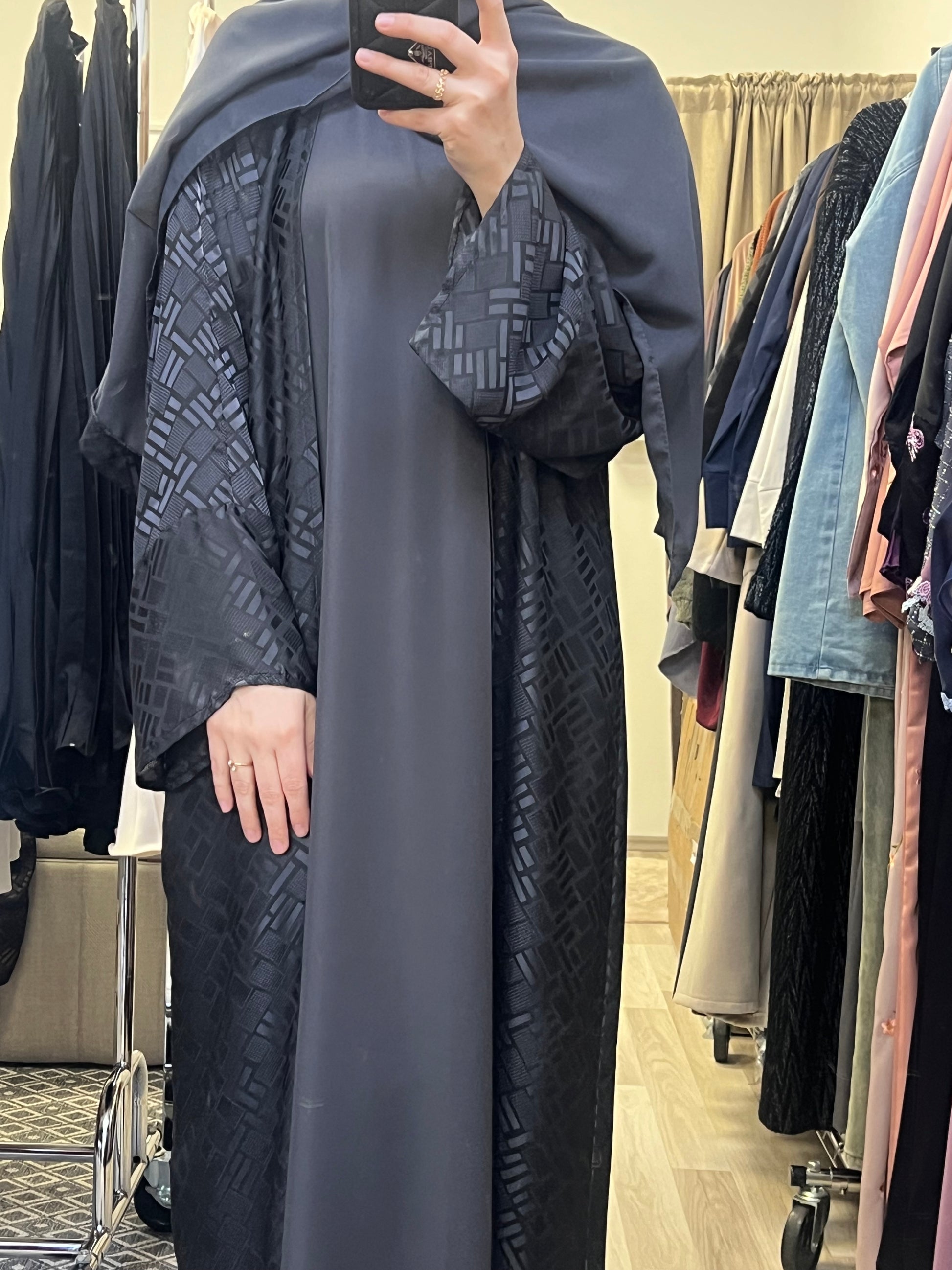 Modest Fashion Abaya Set in Schwarz Gesamtansicht
