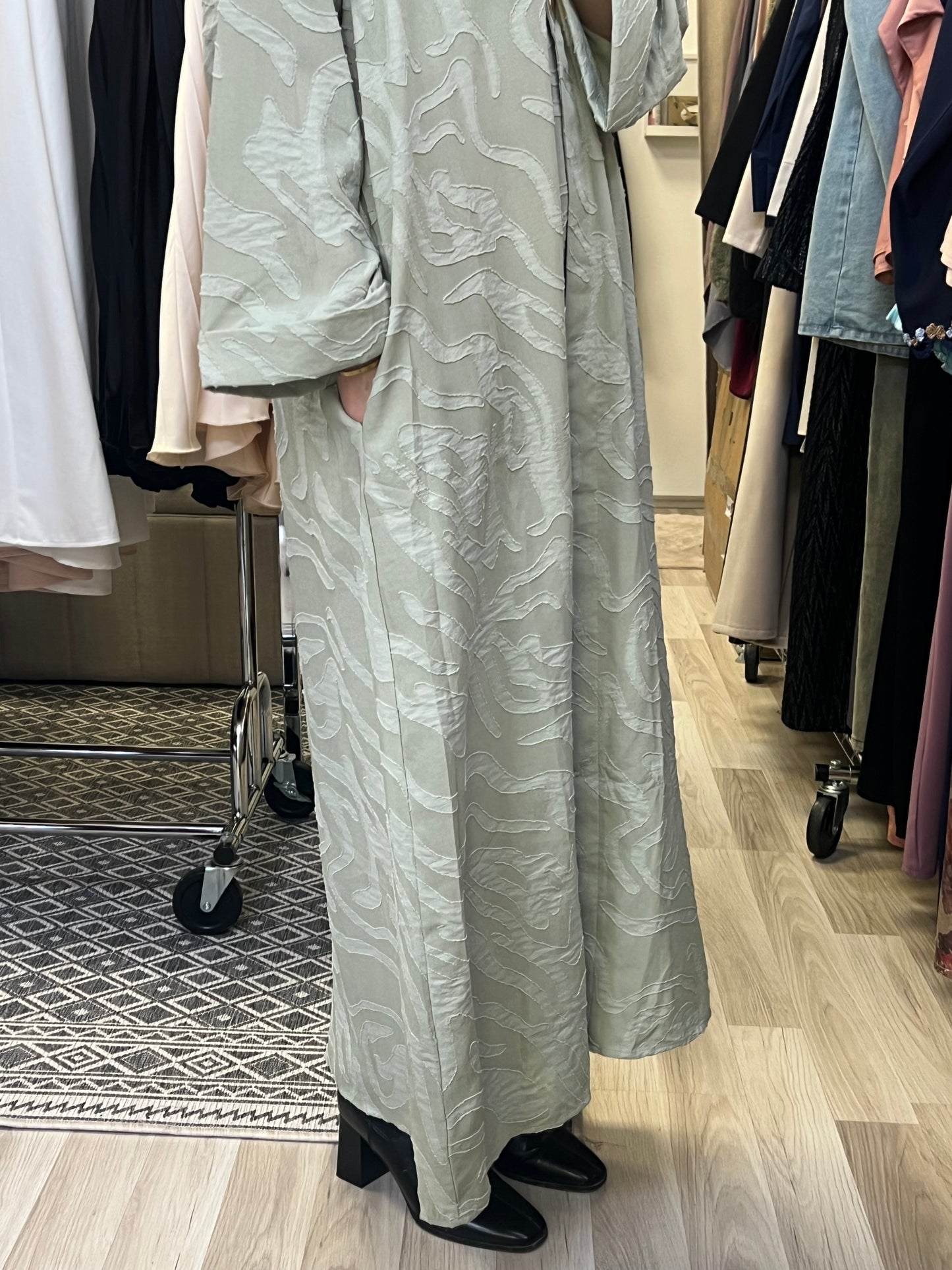 Luftiges Modest Maxikleid mit Knöpfen