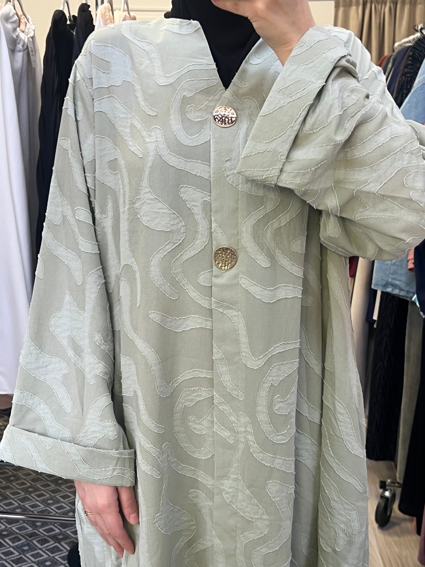 Luftiges Modest Maxikleid mit Knöpfen