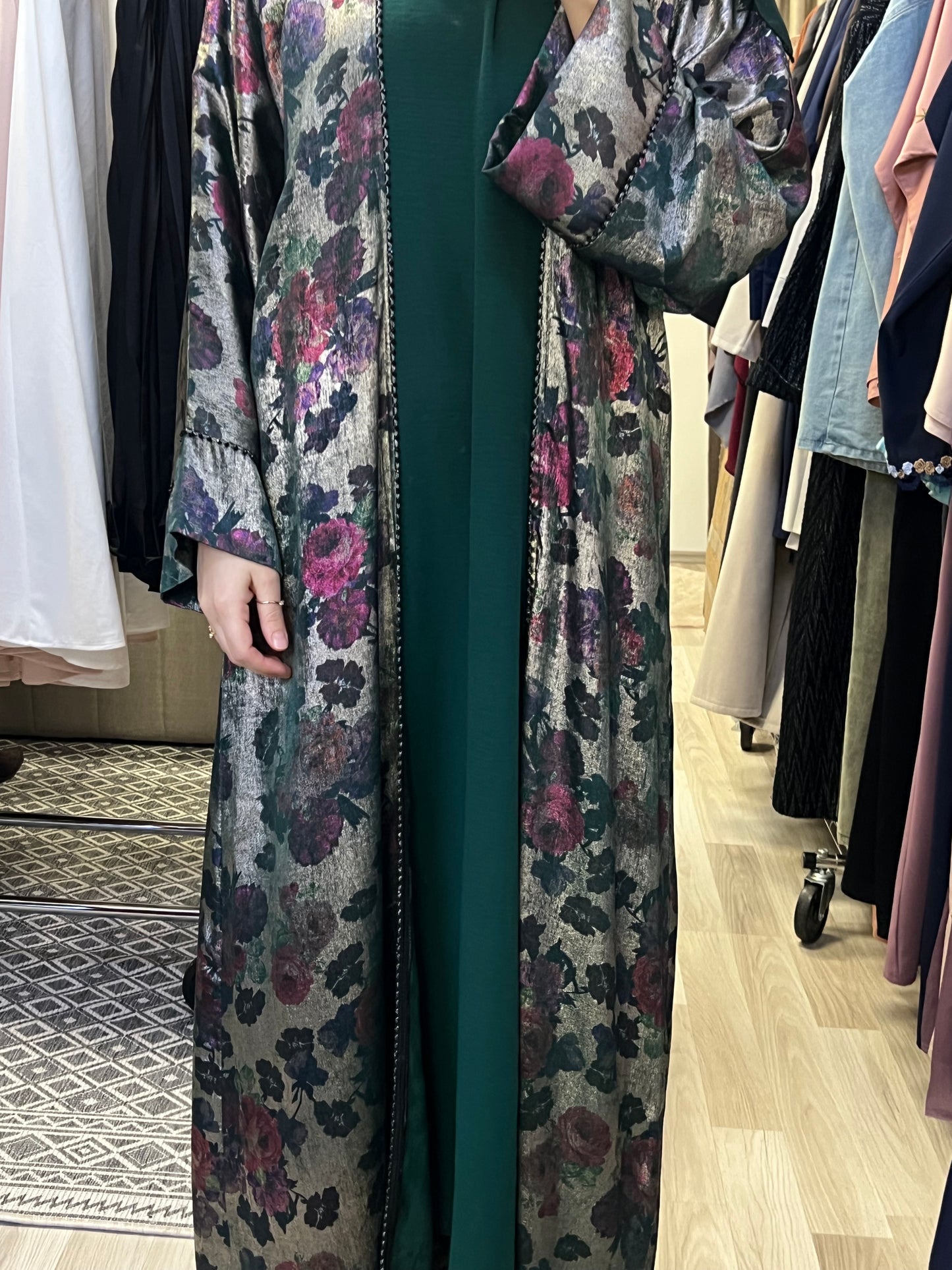 Detailaufnahme florales Muster Kimono grün