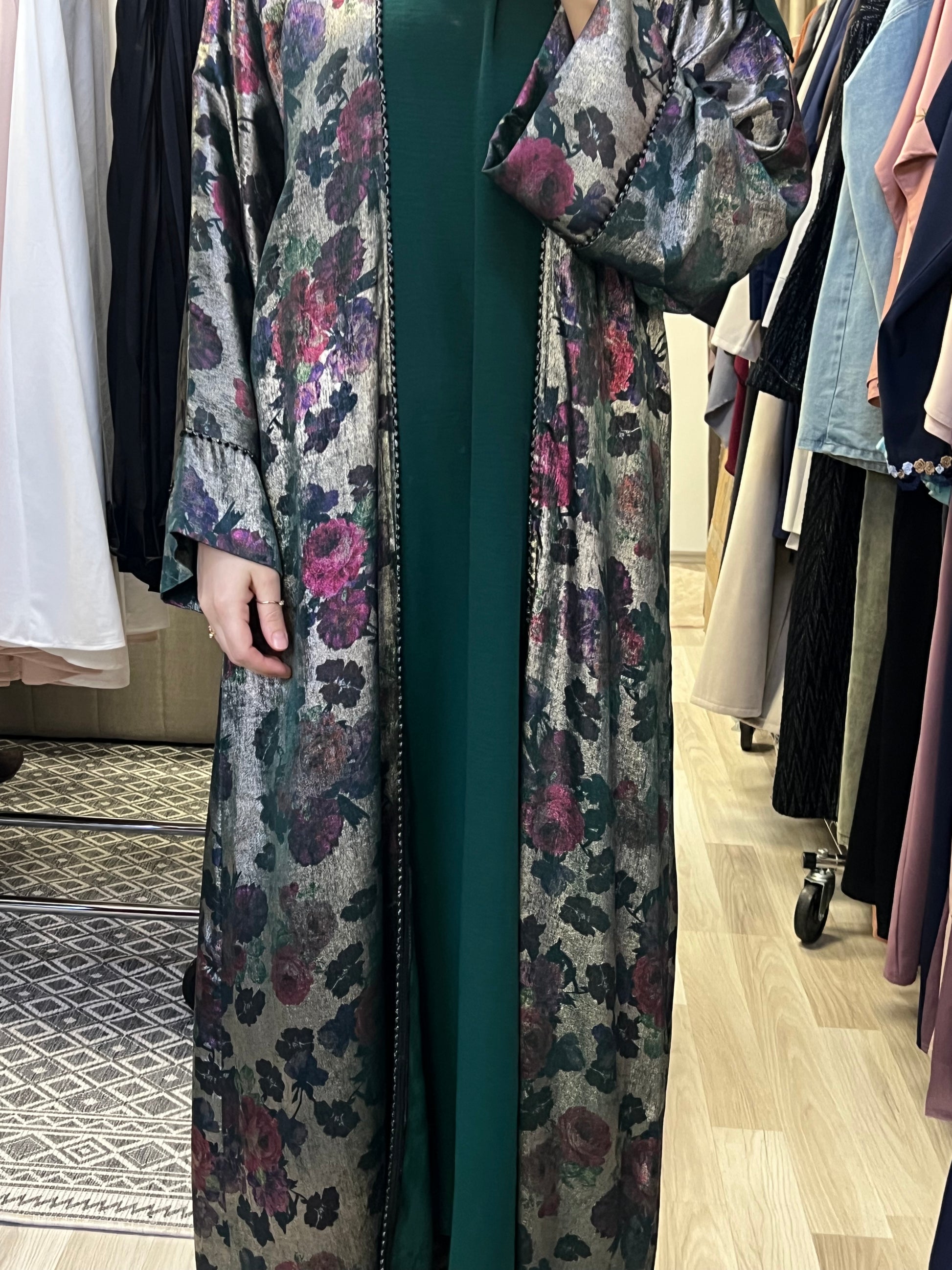 Detailaufnahme florales Muster Kimono grün