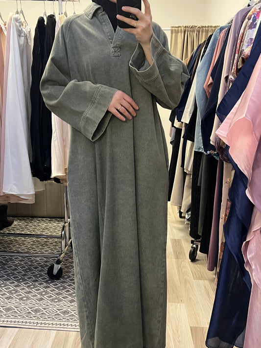 Oversized Jeanskleid aus Baumwolle in Oliv mit weitem Schnitt