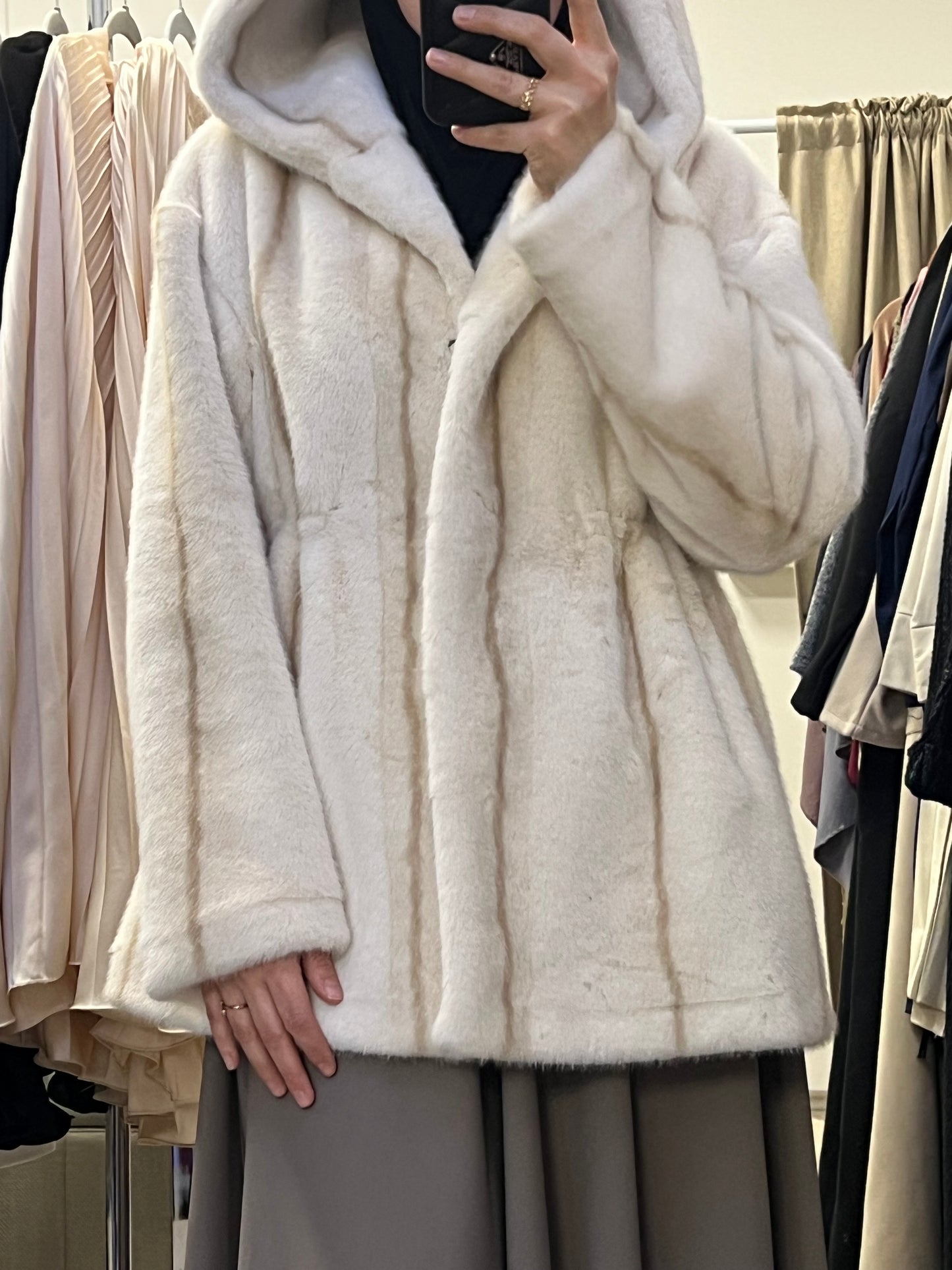 Weiche Teddy Felljacke in Creme mit geradem Schnitt für Winter