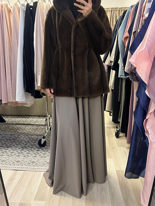 Premium Teddy Felljacke mit Kapuze – Taillierbar | Modest Winterjacke Braun
