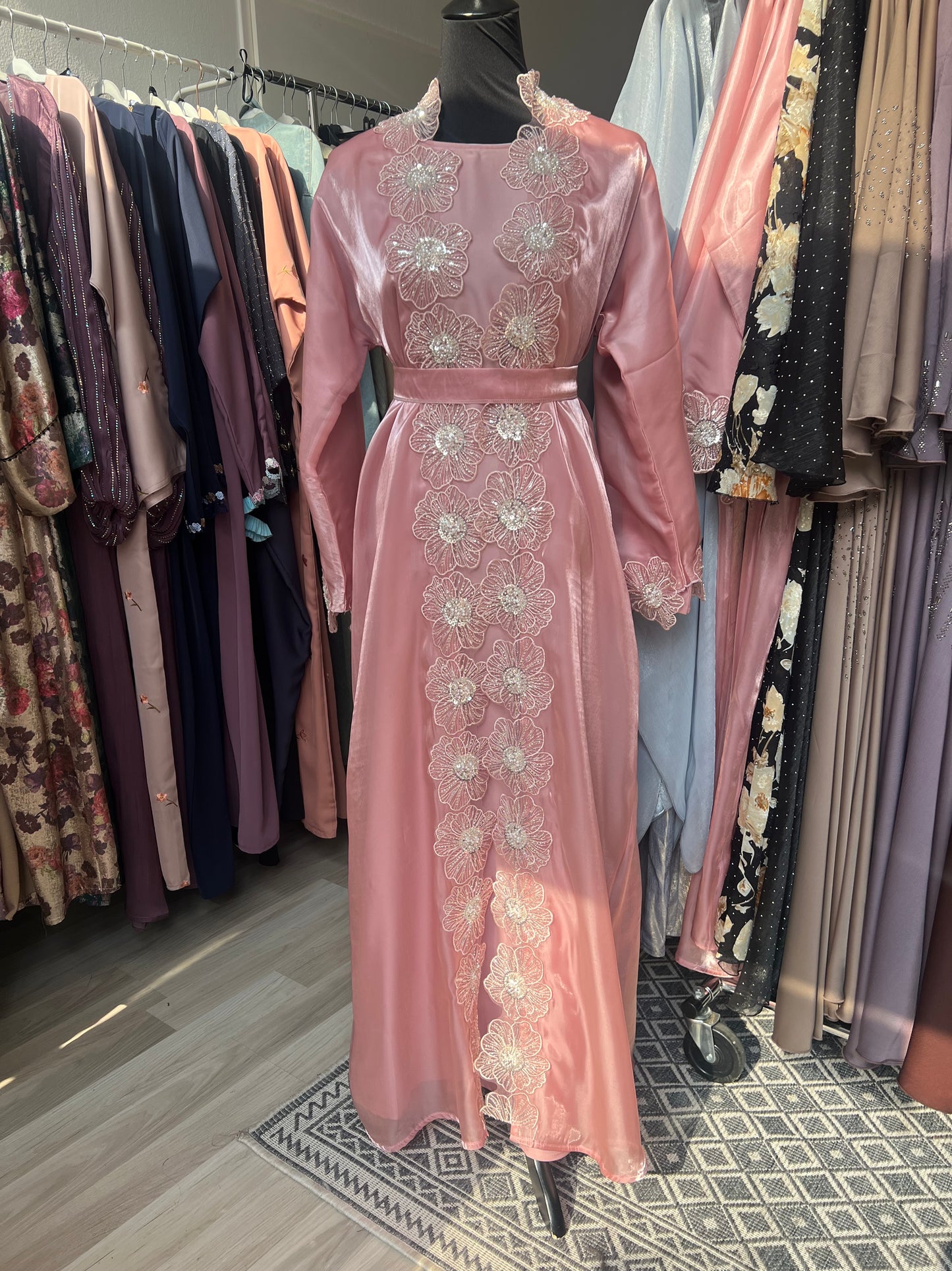 Modest Fashion Abaya Set rosa mit Kimono und floralem Muster