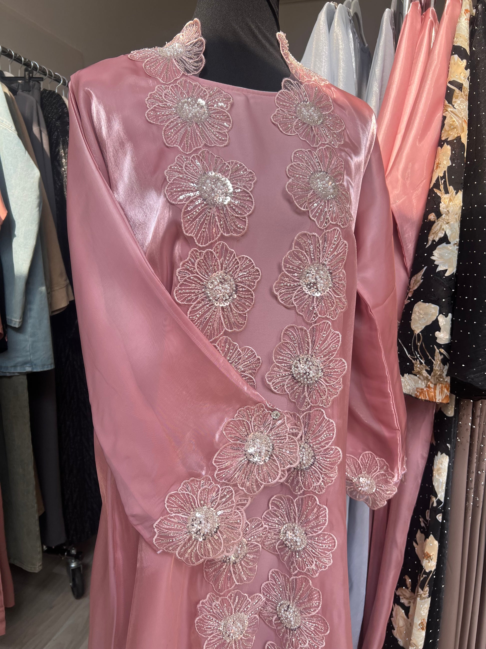 Ramadan Abaya Set rosa mit Perlenstickerei und Gürtel