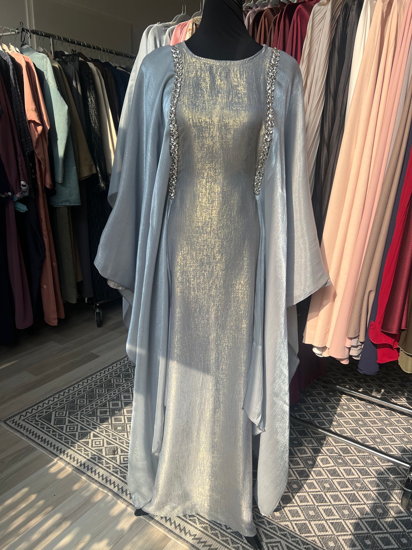 Butterfly Abaya Elsa hellblau mit Strassdetails und Hijab