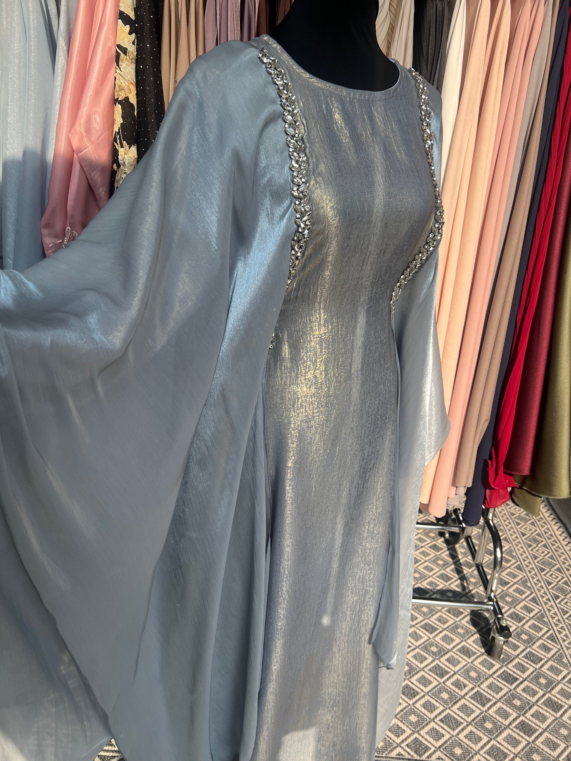 Sheylin Abaya Elsa hellblau mit weitem Kimono Ärmel