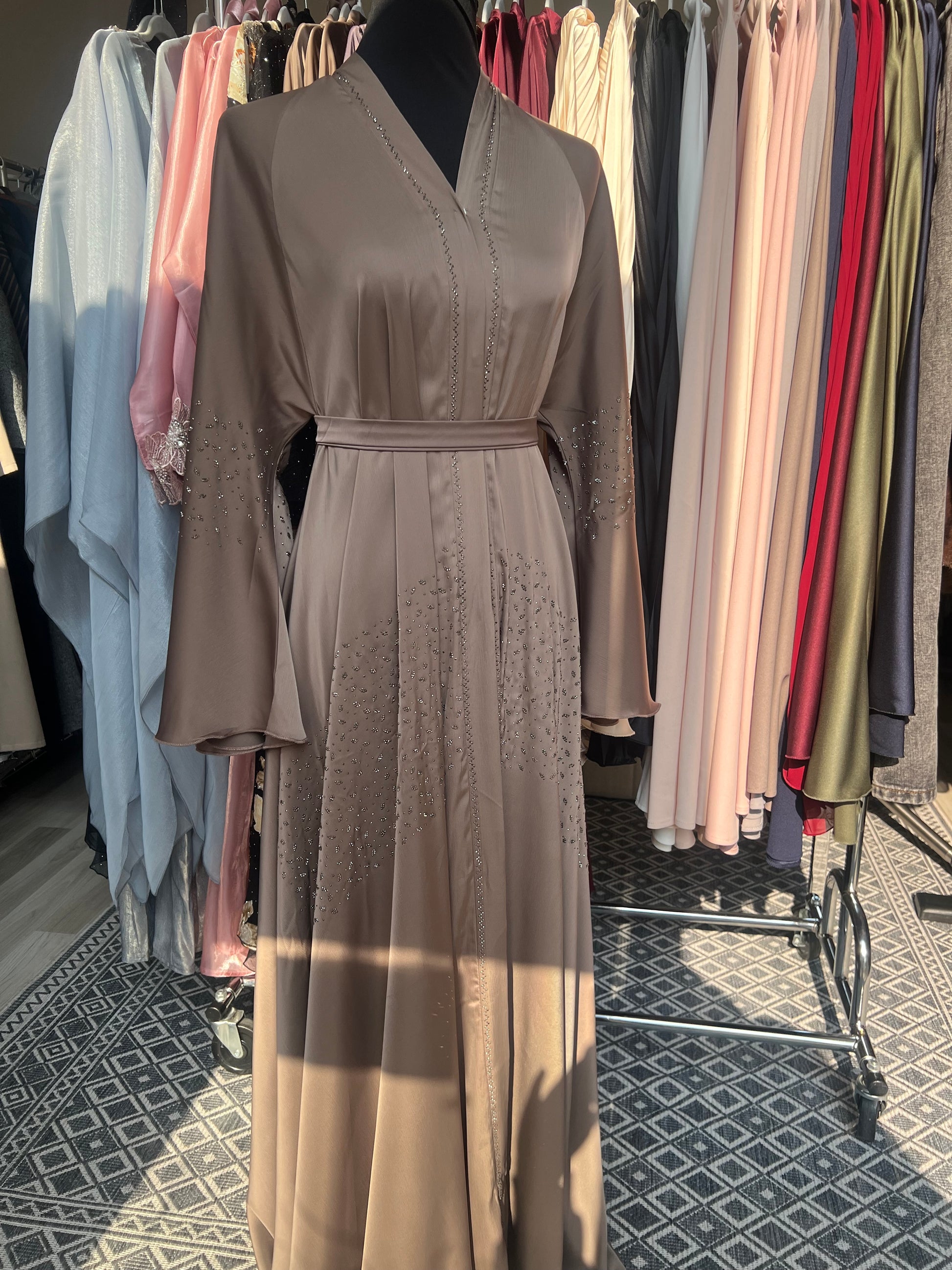 Modest Fashion Kimono Abaya taupe mit Strasssteinen