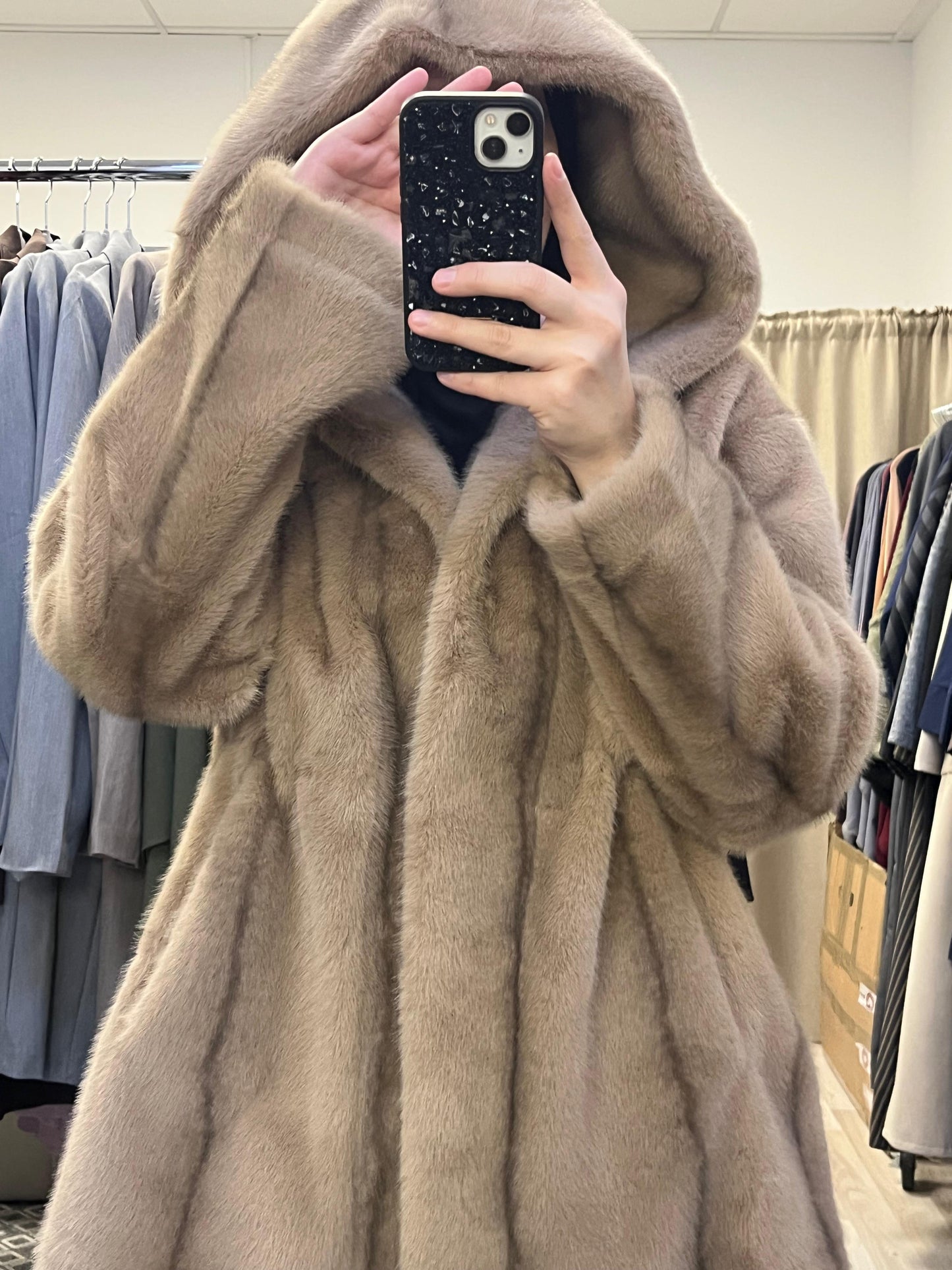 Weiche Teddy Felljacke in Taupe mit Oversized Schnitt
